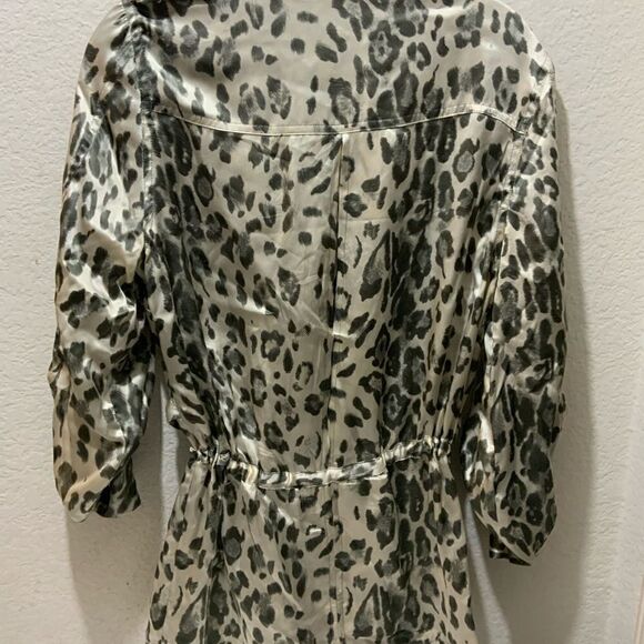 Blu Moon Animal Print 100% silk top front buttons & pockets belted  size 1 - Picture 3 of 5